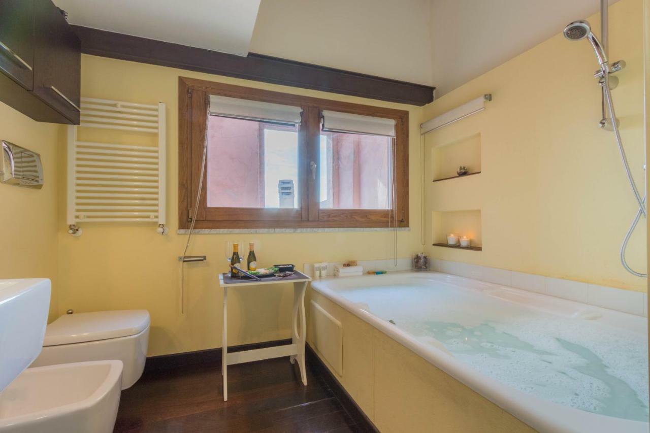 Romantic Suite Canelles Cagliari Bagian luar foto