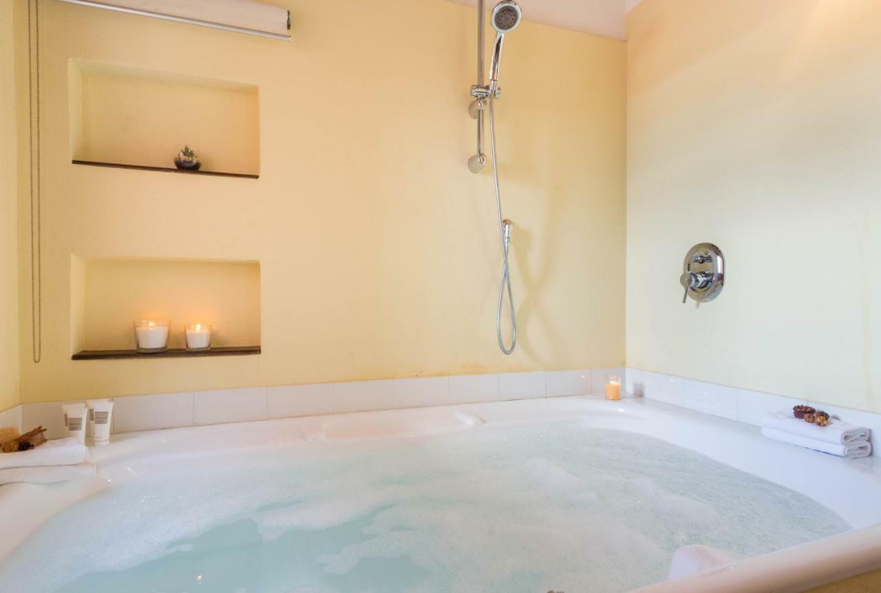 Romantic Suite Canelles Cagliari Bagian luar foto