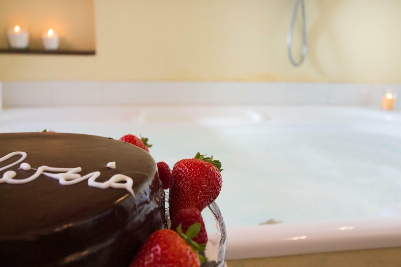 Romantic Suite Canelles Cagliari Bagian luar foto