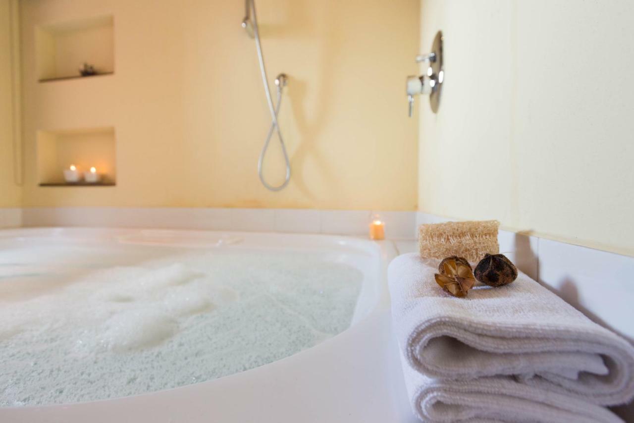 Romantic Suite Canelles Cagliari Bagian luar foto